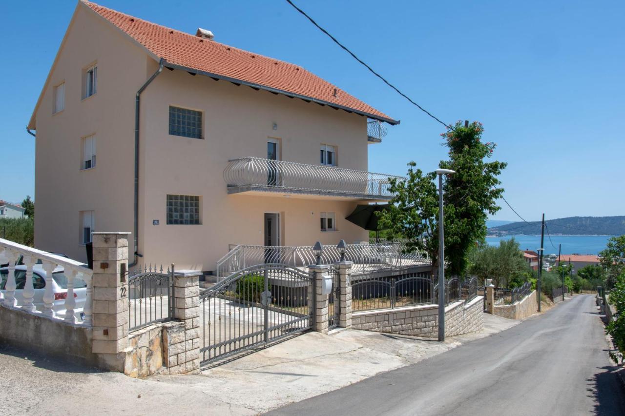 Apartmani Sandra Kastela Luaran gambar